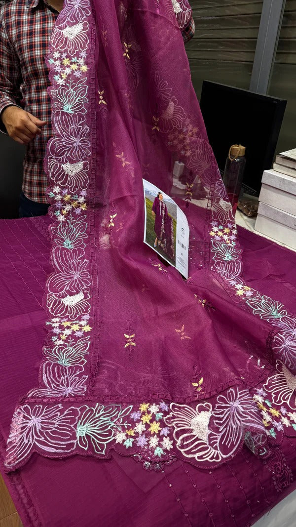 CRIMSON 10 MAGENTA LAWN (Magenta)