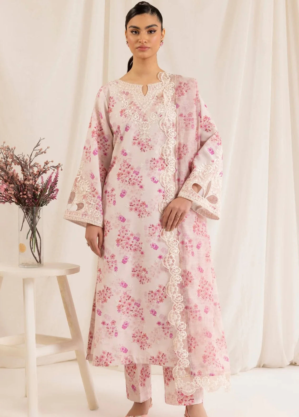 Mohagni Pink Printed Lawn Collection Replica